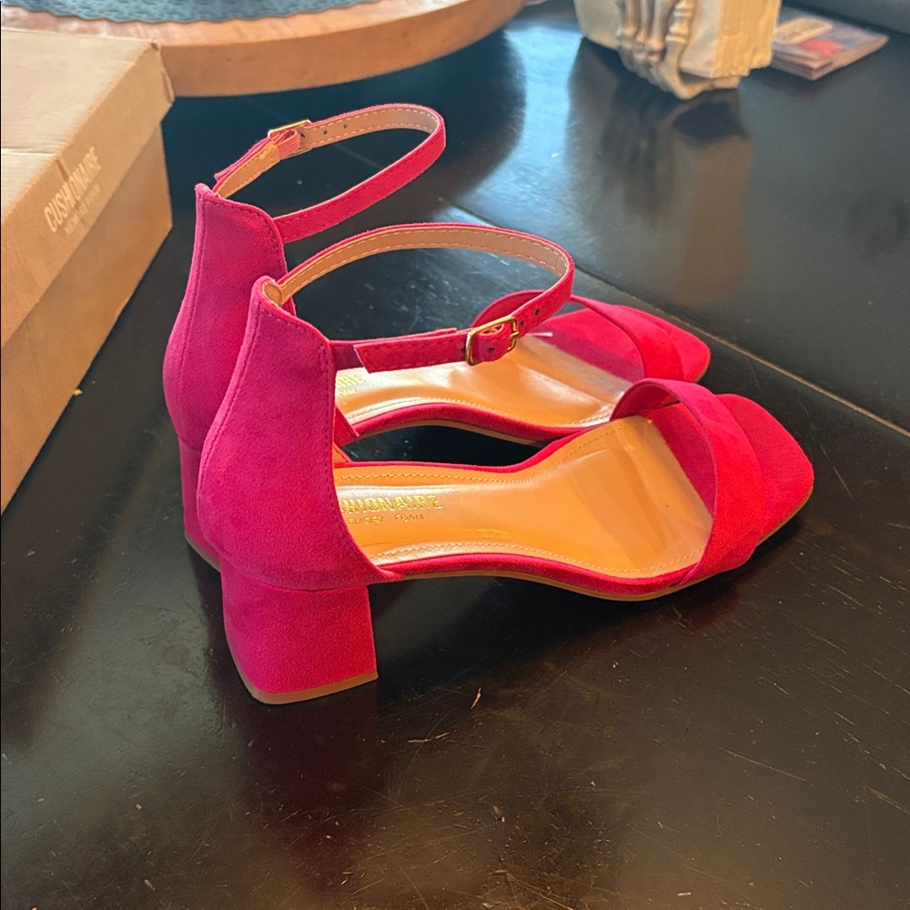 Cushionaire Women’s Fuchsia Microsuade 8W